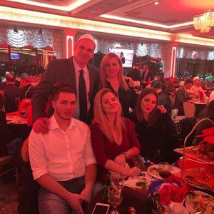 Meet your Posher, Shkelzen